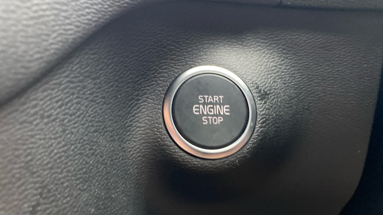 Volvo XC40 2.0 B4P Plus Dark 5dr Auto Petrol Estate